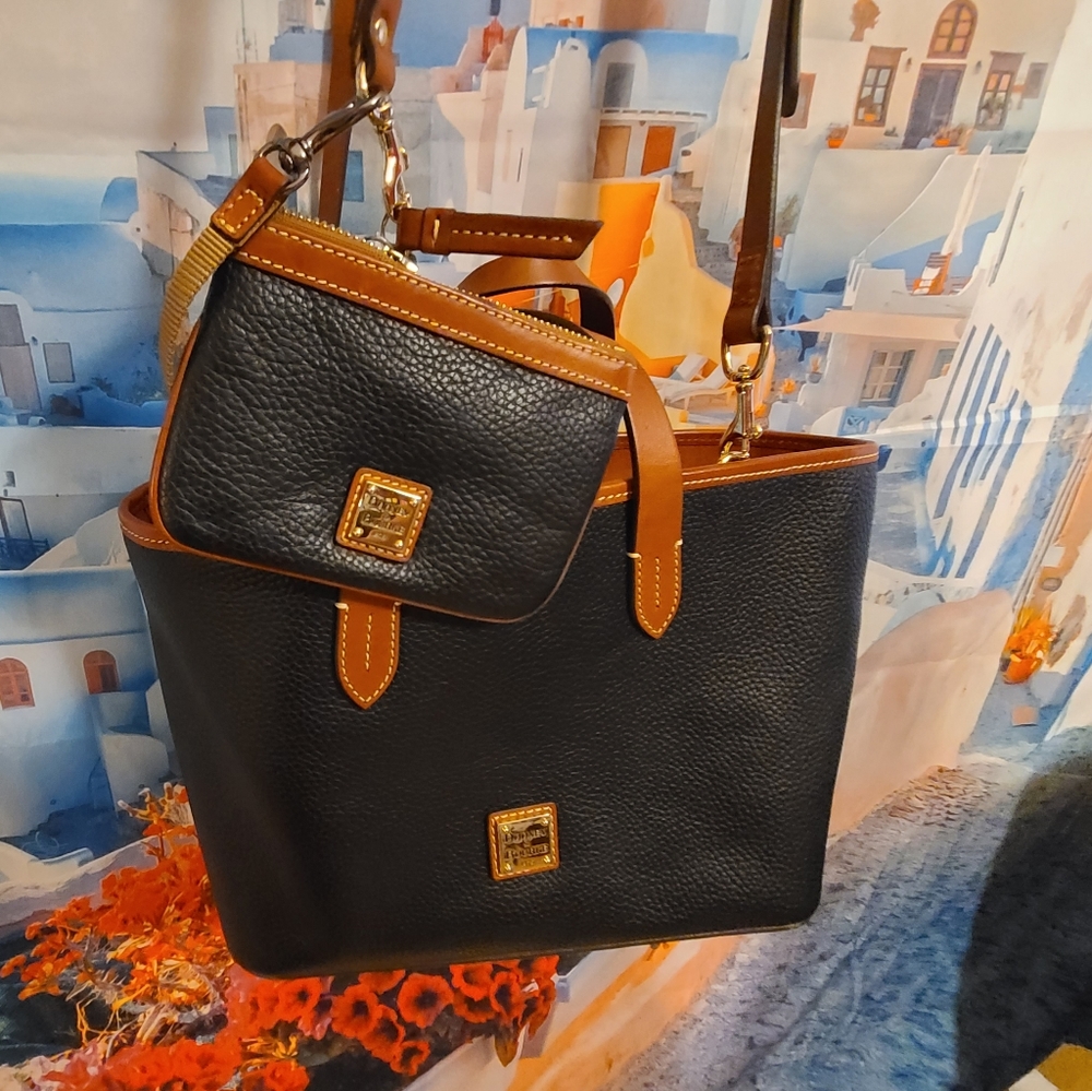 DOONEY & BOURKE TOTE
